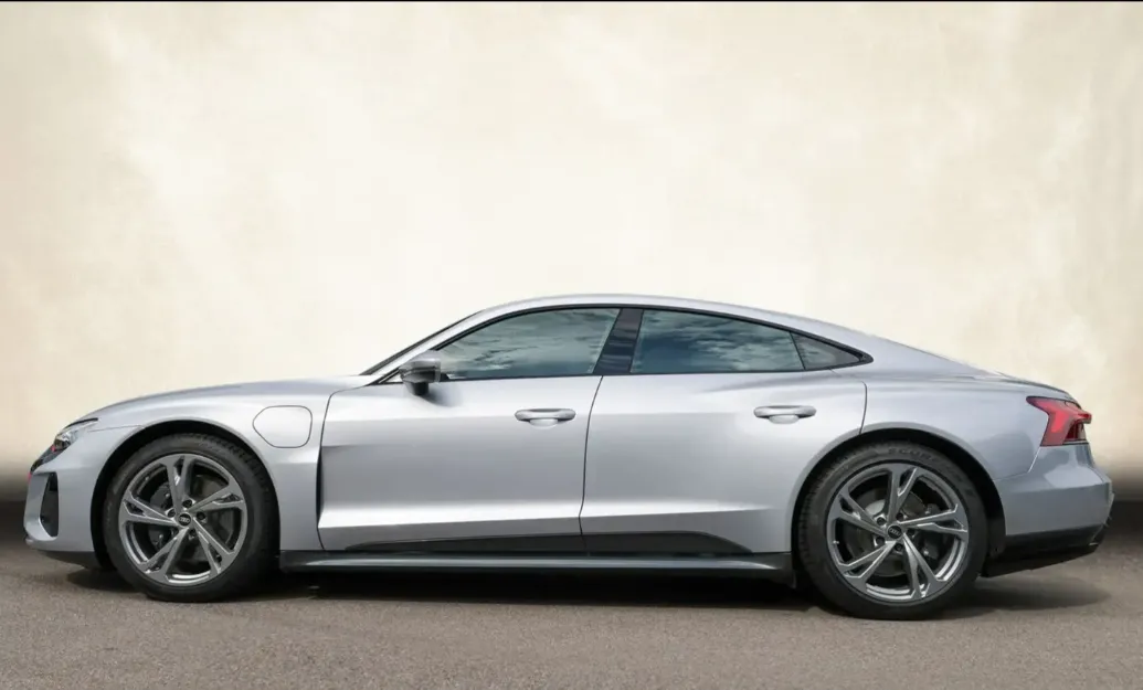 أودي اي ترون 2023